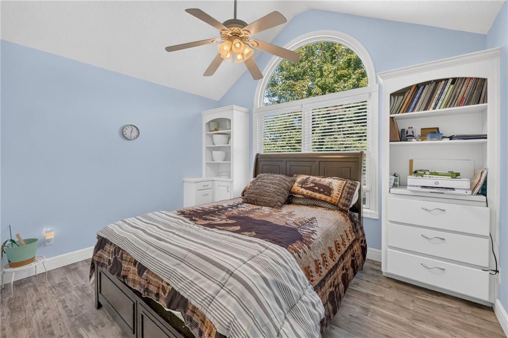 Photo 23 of 33 - 1742 Finch Drive, Tonganoxie, KS 66086