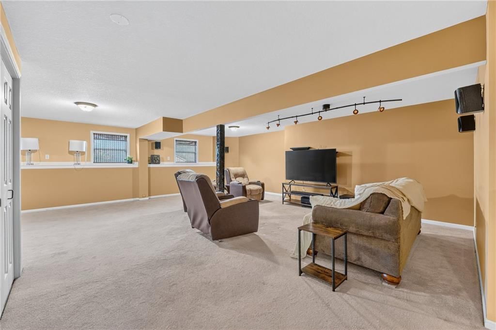 Photo 25 of 33 - 1742 Finch Drive, Tonganoxie, KS 66086