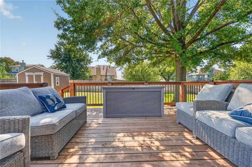 Photo 30 of 33 - 1742 Finch Drive, Tonganoxie, KS 66086