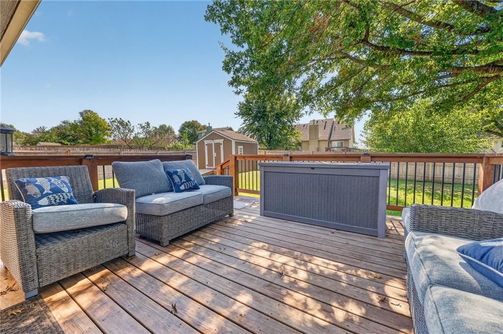 Photo 31 of 33 - 1742 Finch Drive, Tonganoxie, KS 66086