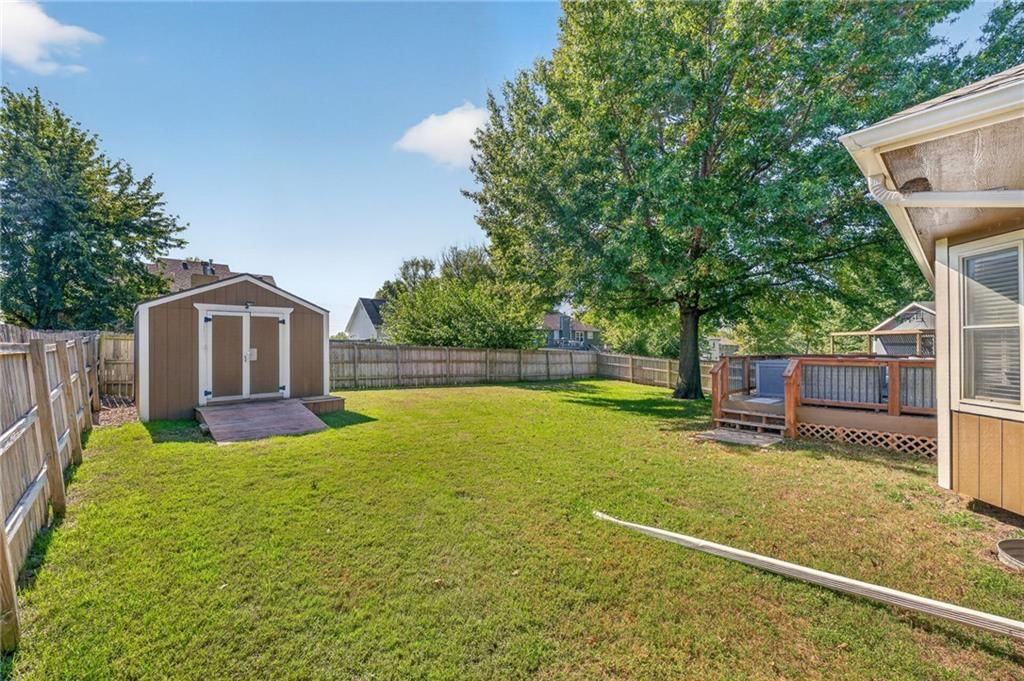 Photo 32 of 33 - 1742 Finch Drive, Tonganoxie, KS 66086