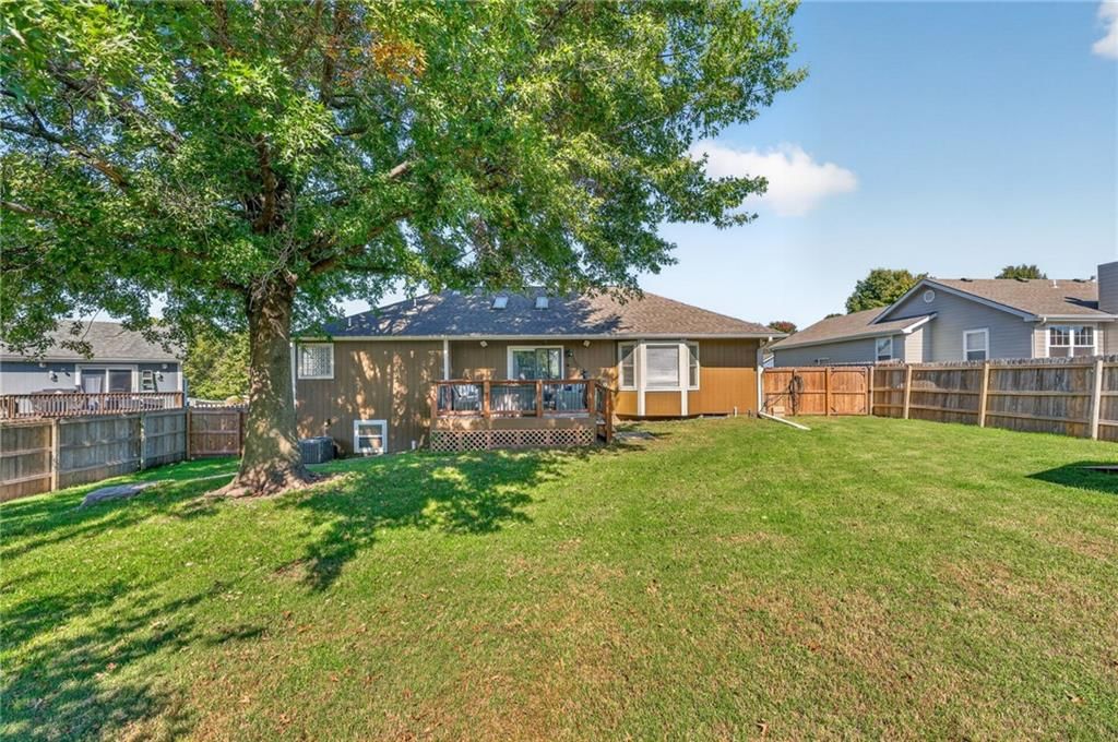 Photo 33 of 33 - 1742 Finch Drive, Tonganoxie, KS 66086