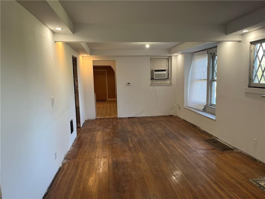 3216 E 21st Street, Kansas City, MO: listing photo 2