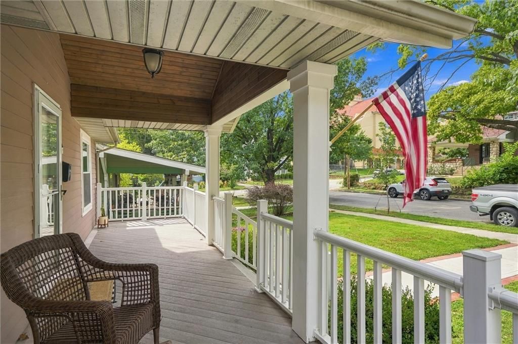 Photo 5 of 36 - 5127 Walnut Street, Kansas City, MO 64112
