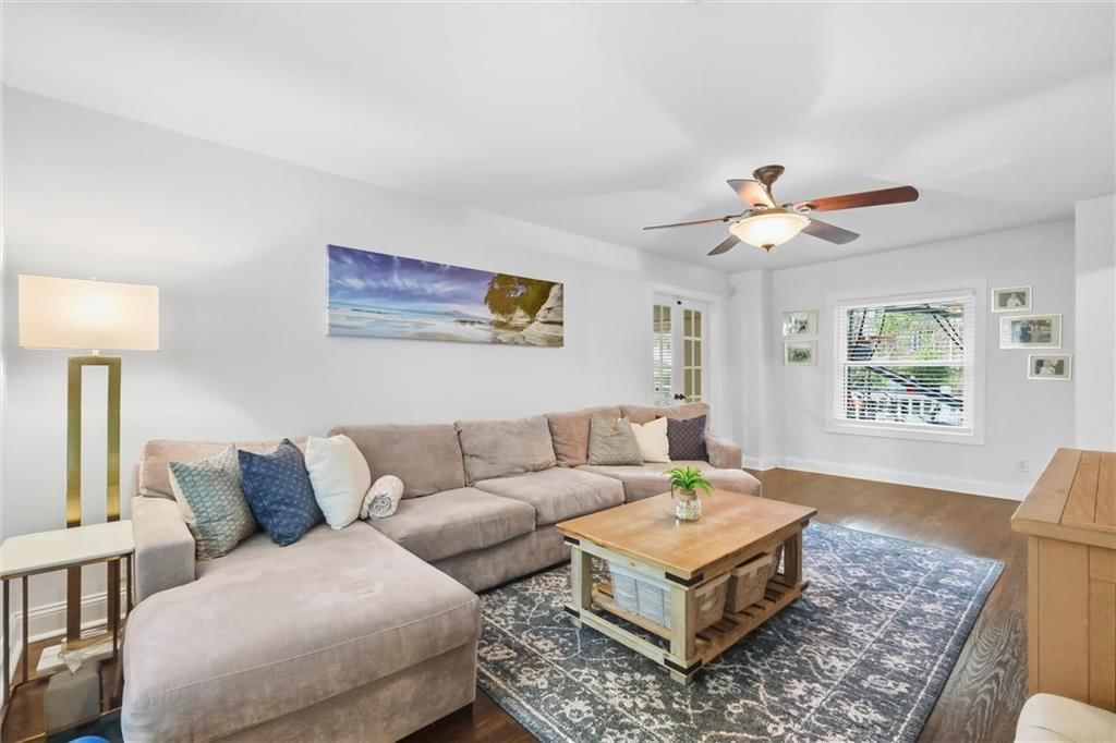Photo 7 of 36 - 5127 Walnut Street, Kansas City, MO 64112