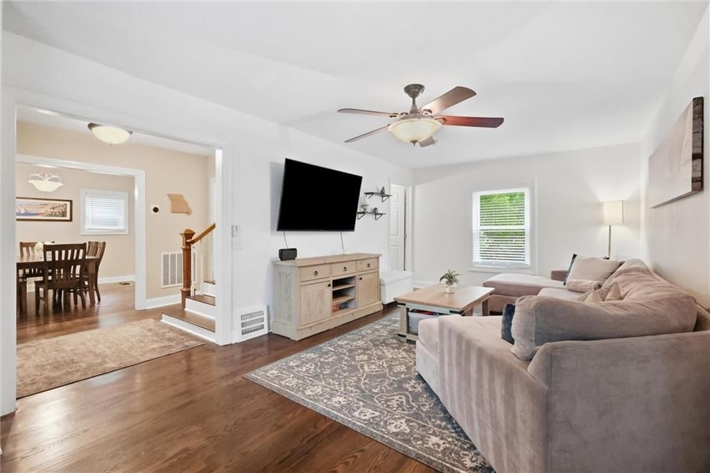 Photo 8 of 36 - 5127 Walnut Street, Kansas City, MO 64112