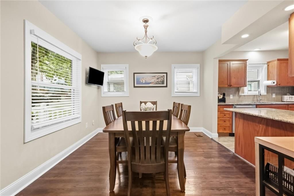 Photo 9 of 36 - 5127 Walnut Street, Kansas City, MO 64112