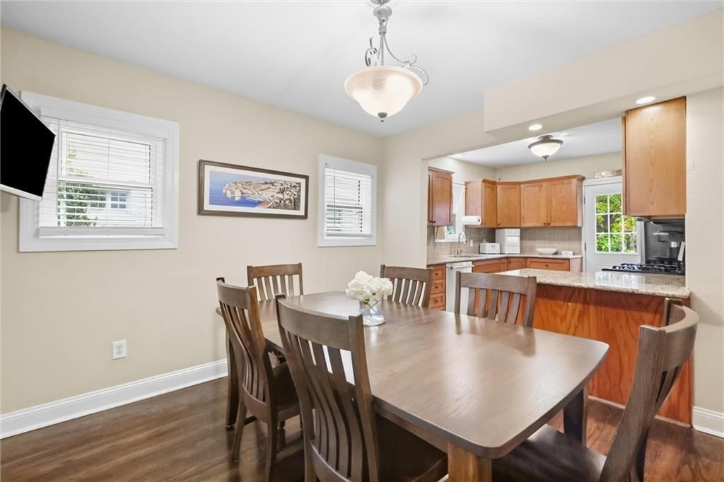 Open floor plan and breakfast nook at 5127 Walnut Street, Kansas City, MO 64112
