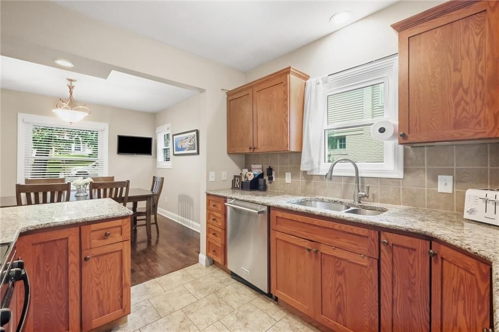 Photo 13 of 36 - 5127 Walnut Street, Kansas City, MO 64112
