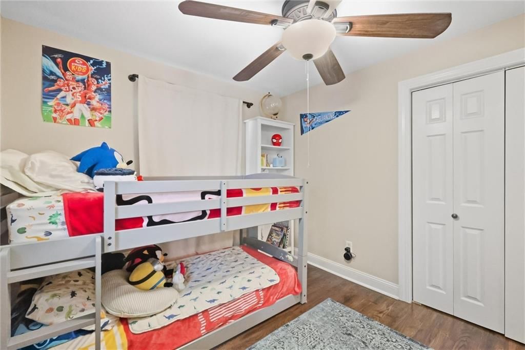 Photo 21 of 36 - 5127 Walnut Street, Kansas City, MO 64112