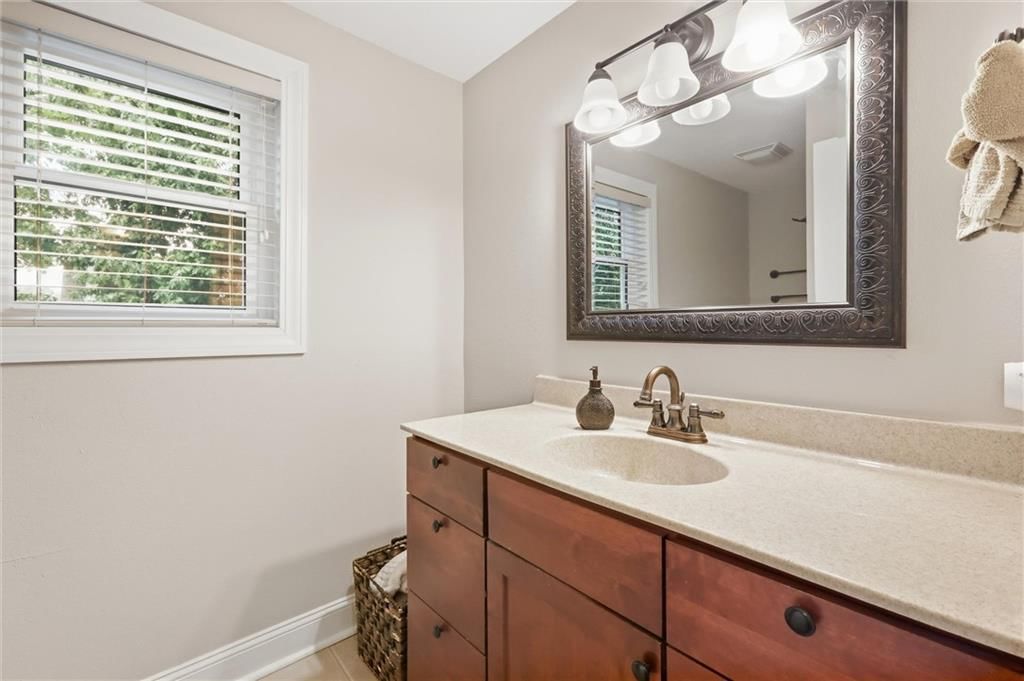 Photo 24 of 36 - 5127 Walnut Street, Kansas City, MO 64112