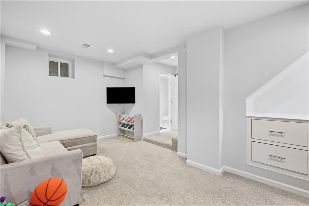 Photo 25 of 36 - 5127 Walnut Street, Kansas City, MO 64112