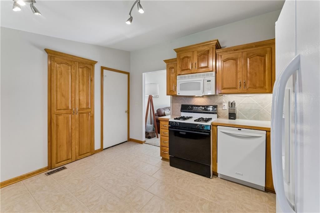 Open floor plan and breakfast nook at 18510 E 5th Street N, Independence, MO 64056