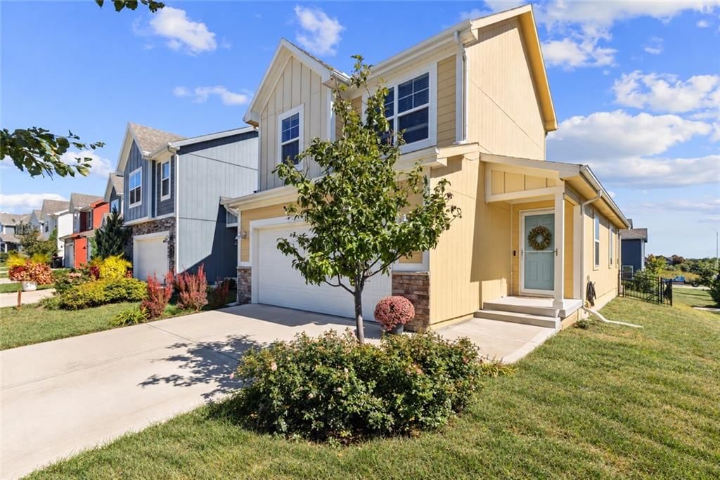 8828 SW 9th Street, Blue Springs, MO: listing photo 2