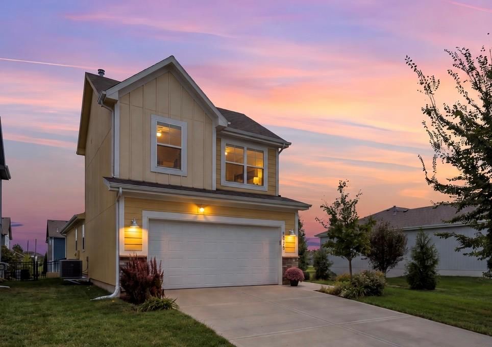 8828 SW 9th Street, Blue Springs, MO: listing photo 3