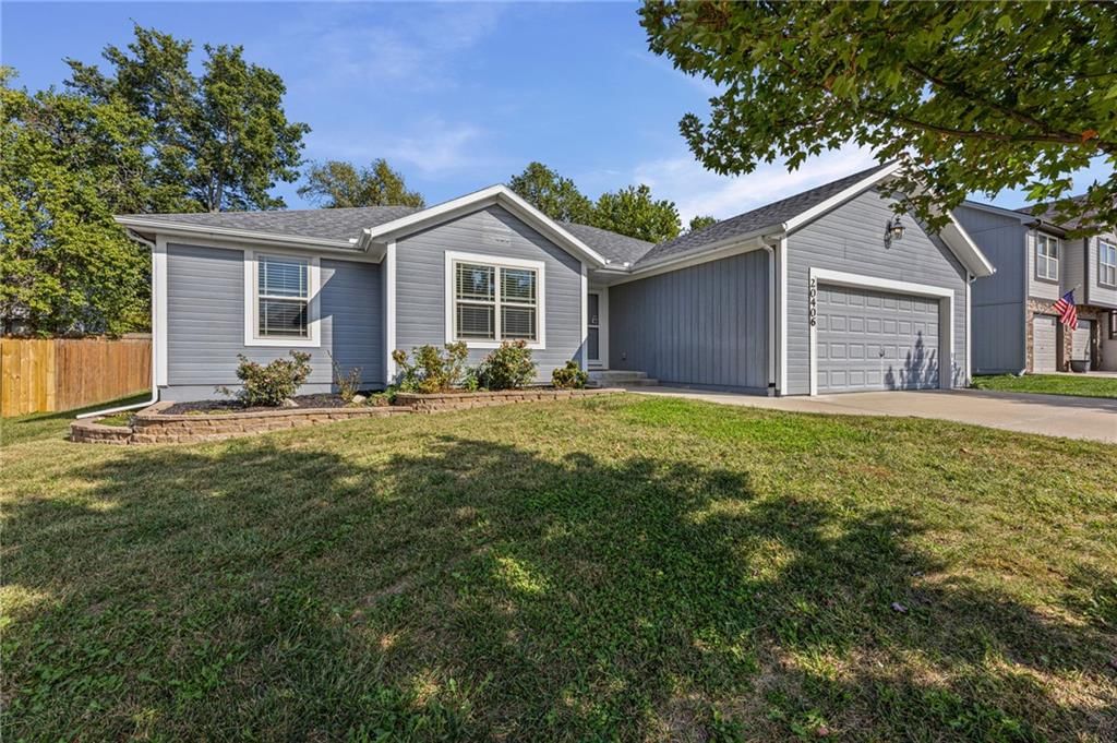 20406 W 220th Terrace, Spring Hill, KS: listing photo 2