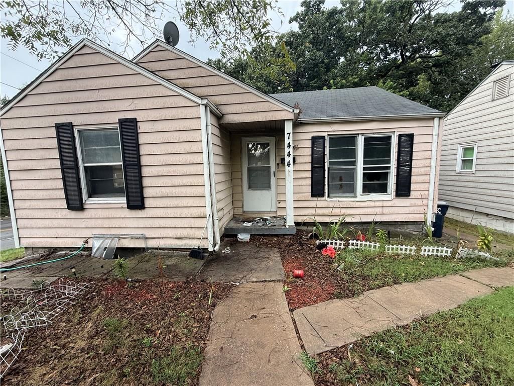 7444 Park Avenue, Kansas City, MO