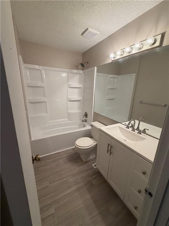 Photo 7 of 11 - 725 SW Liggett Road #C, Blue Springs, MO 64015