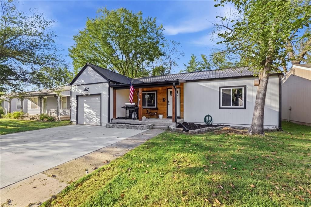 1734 Main Street, Osawatomie, KS: listing photo 3