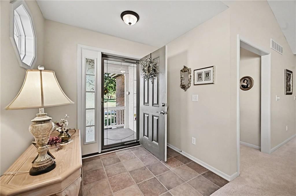 Photo 6 of 32 - 15212 S Greenwood #2000 Street, Olathe, KS 66062