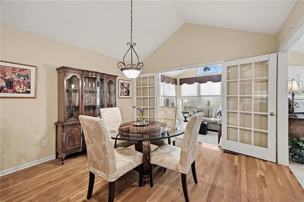 Photo 11 of 32 - 15212 S Greenwood #2000 Street, Olathe, KS 66062
