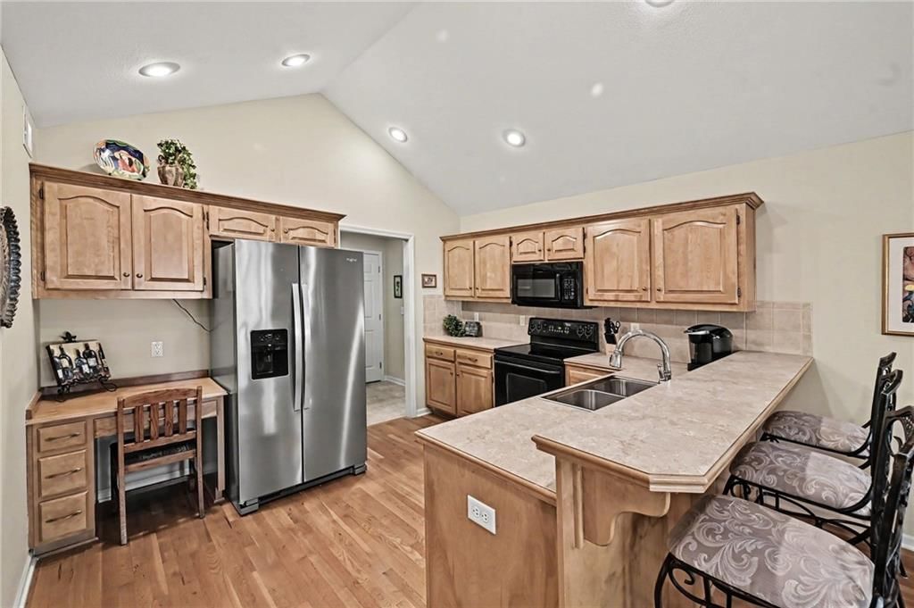 Kitchen backsplash at 15212 S Greenwood #2000 Street, Olathe, KS 66062