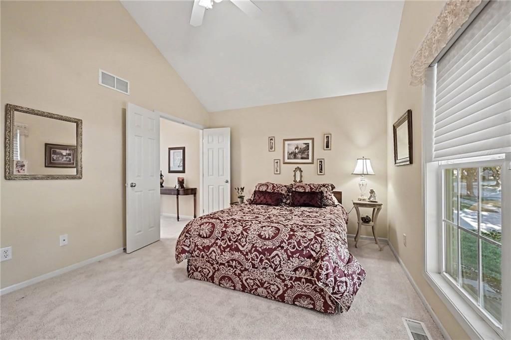 Photo 21 of 32 - 15212 S Greenwood #2000 Street, Olathe, KS 66062