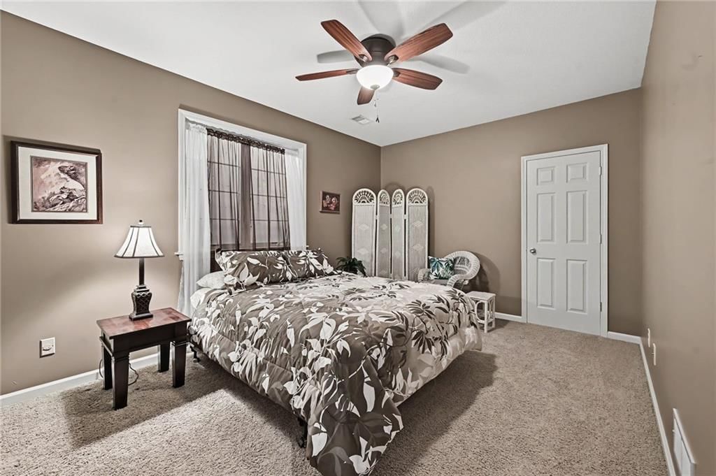 Photo 27 of 32 - 15212 S Greenwood #2000 Street, Olathe, KS 66062