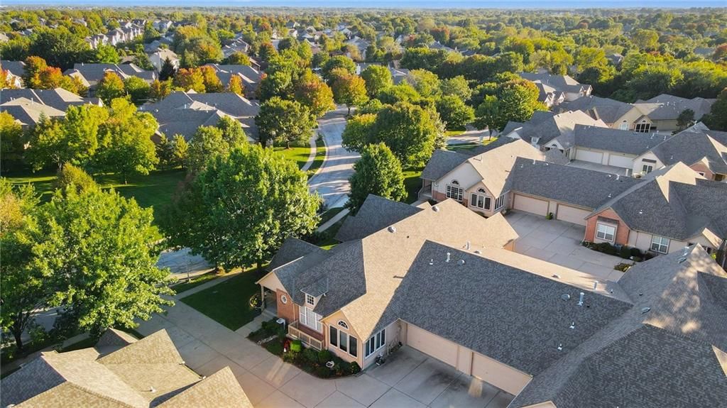Photo 31 of 32 - 15212 S Greenwood #2000 Street, Olathe, KS 66062