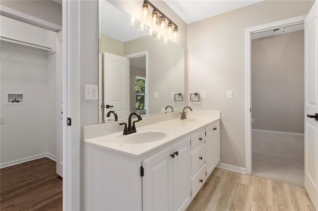 Photo 15 of 37 - 2280 W Cothrell Street, Olathe, KS 66061