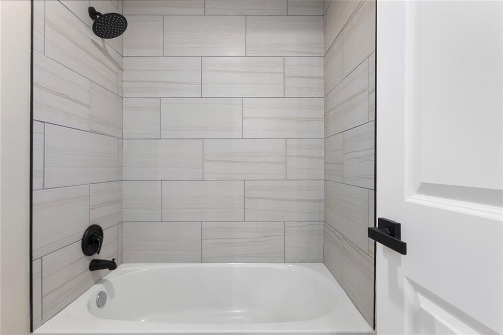 Photo 16 of 37 - 2280 W Cothrell Street, Olathe, KS 66061