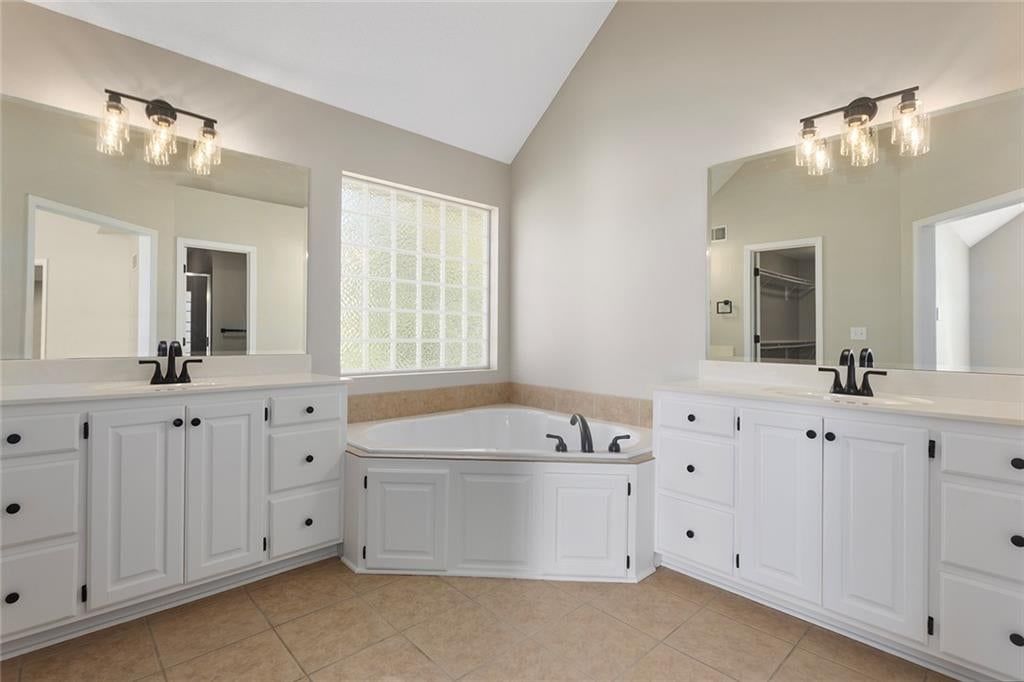 Photo 23 of 37 - 2280 W Cothrell Street, Olathe, KS 66061