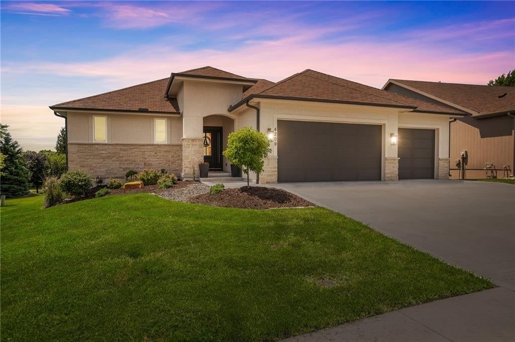 4209 NE Hideaway Drive, Lee's Summit, MO: listing photo 2