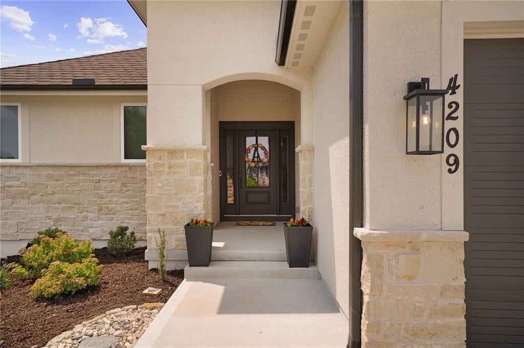 Covered front porch at 4209 NE Hideaway Drive, Lee's Summit, MO 64064