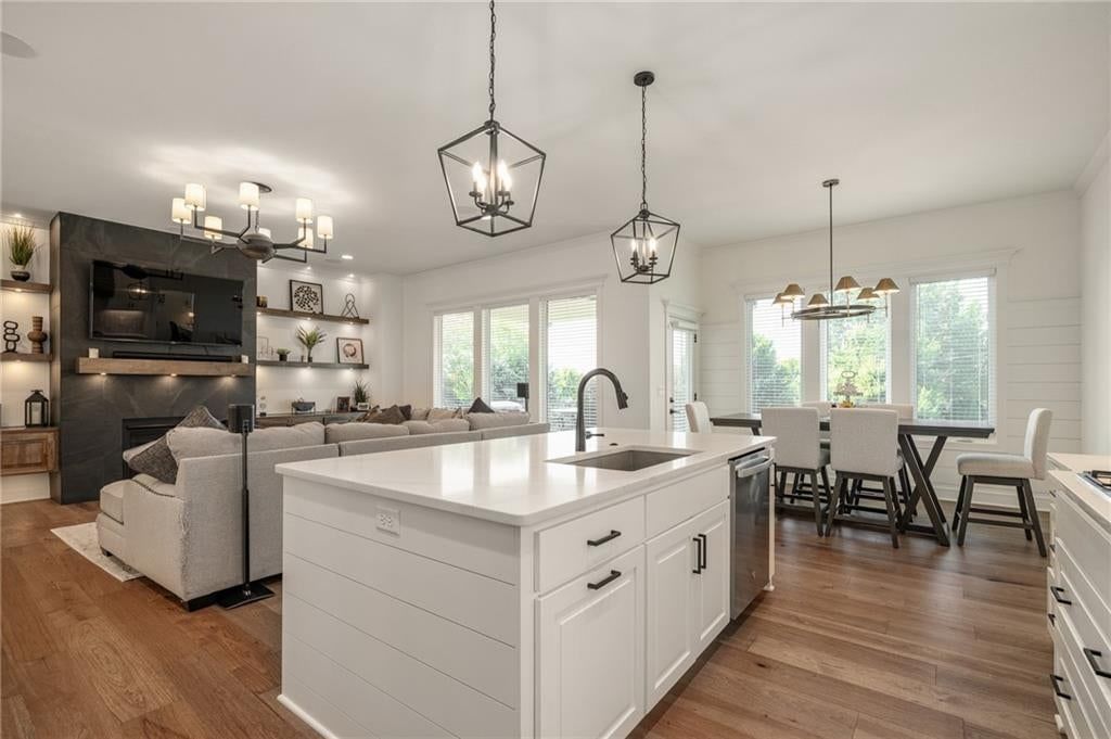 Photo 16 of 66 - 4209 NE Hideaway Drive, Lee's Summit, MO 64064