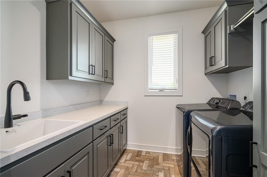Photo 32 of 66 - 4209 NE Hideaway Drive, Lee's Summit, MO 64064