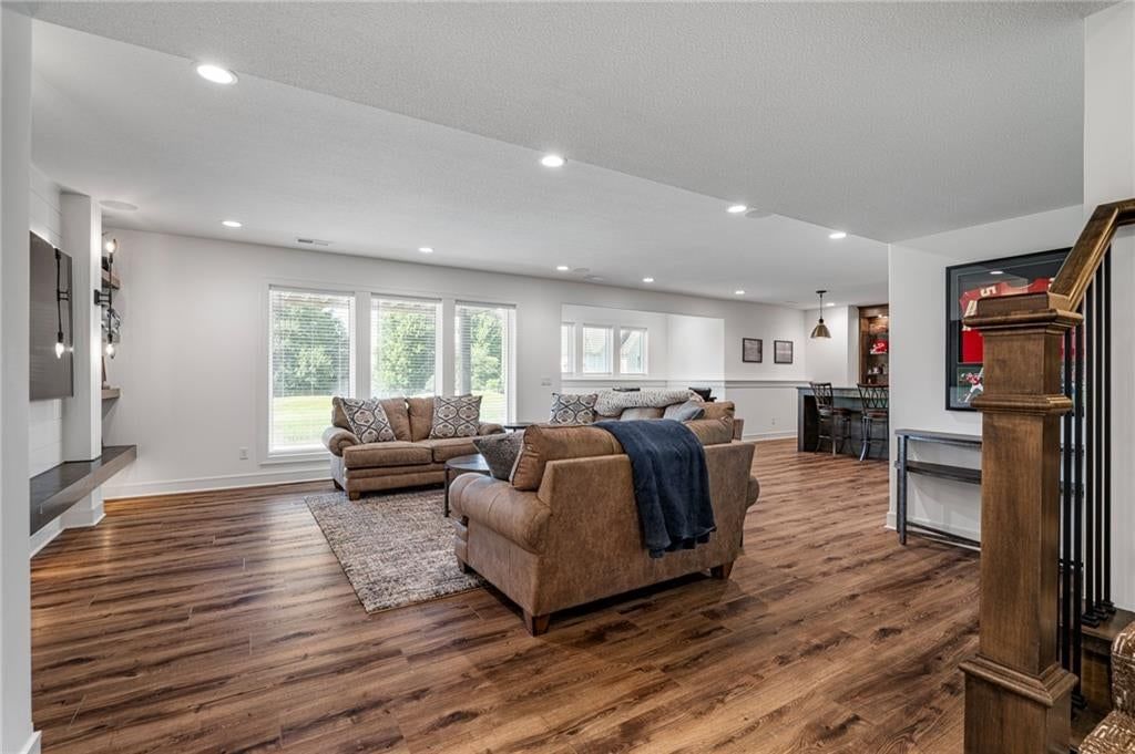 Photo 33 of 66 - 4209 NE Hideaway Drive, Lee's Summit, MO 64064
