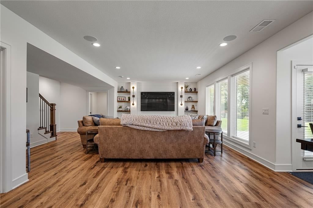 Photo 36 of 66 - 4209 NE Hideaway Drive, Lee's Summit, MO 64064