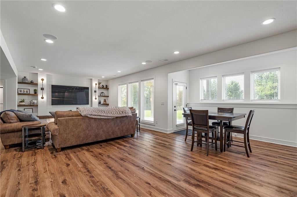 Photo 37 of 66 - 4209 NE Hideaway Drive, Lee's Summit, MO 64064
