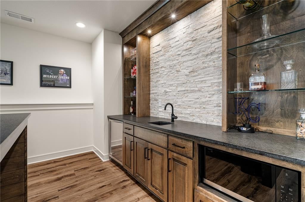 Photo 44 of 66 - 4209 NE Hideaway Drive, Lee's Summit, MO 64064