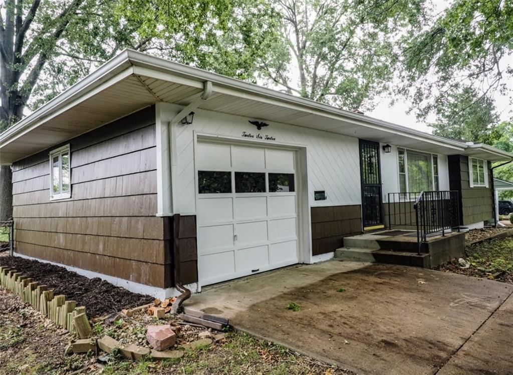 12612 East 48th Terrace, Independence, MO: listing photo 2