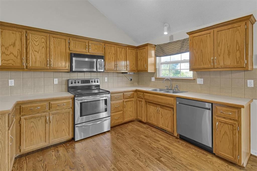 Photo 13 of 57 - 616 Patrick Drive, Excelsior Springs, MO 64024
