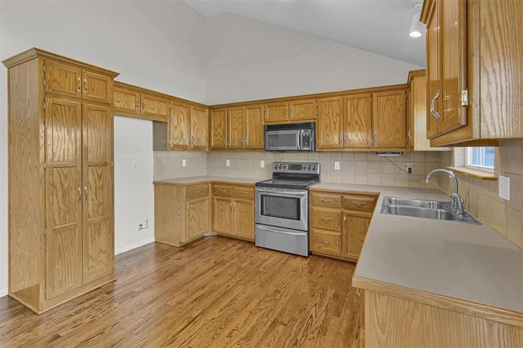 Photo 14 of 57 - 616 Patrick Drive, Excelsior Springs, MO 64024