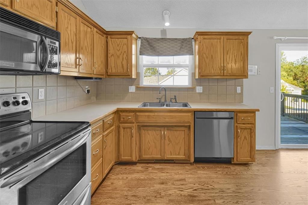 Photo 15 of 57 - 616 Patrick Drive, Excelsior Springs, MO 64024