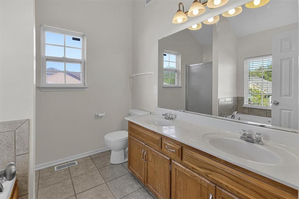Photo 25 of 57 - 616 Patrick Drive, Excelsior Springs, MO 64024