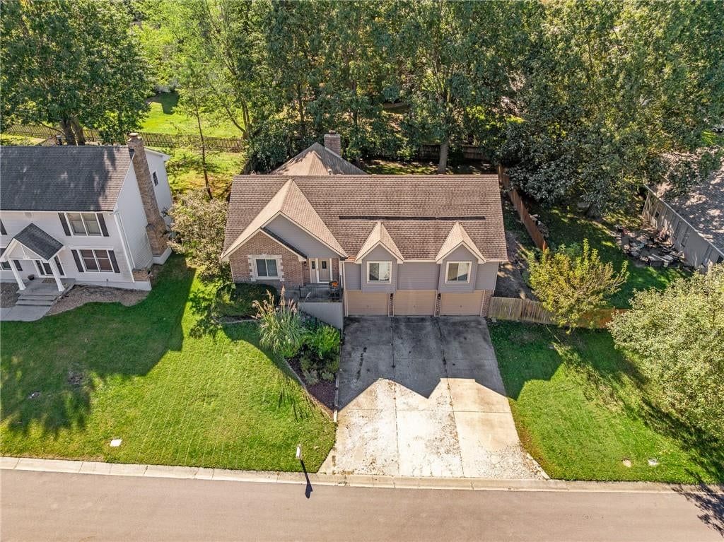 436 NW Eastwood Drive, Blue Springs, MO: listing photo 3