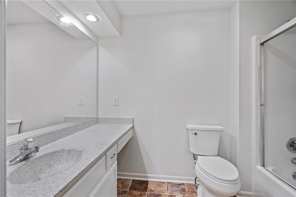 Photo 33 of 56 - 436 NW Eastwood Drive, Blue Springs, MO 64014