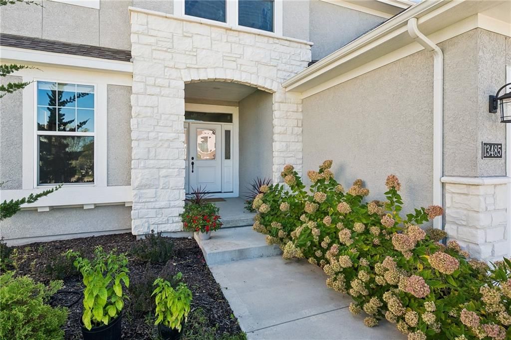 13485 W 144th Circle, Olathe, KS: listing photo 2
