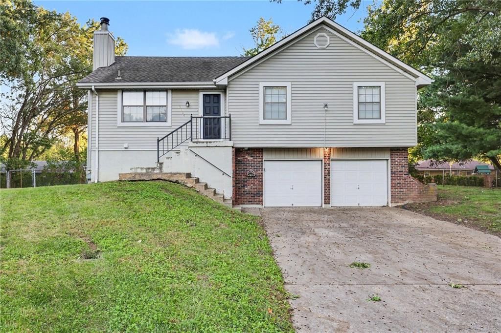 3804 NE Woods Court, Lee's Summit, MO
