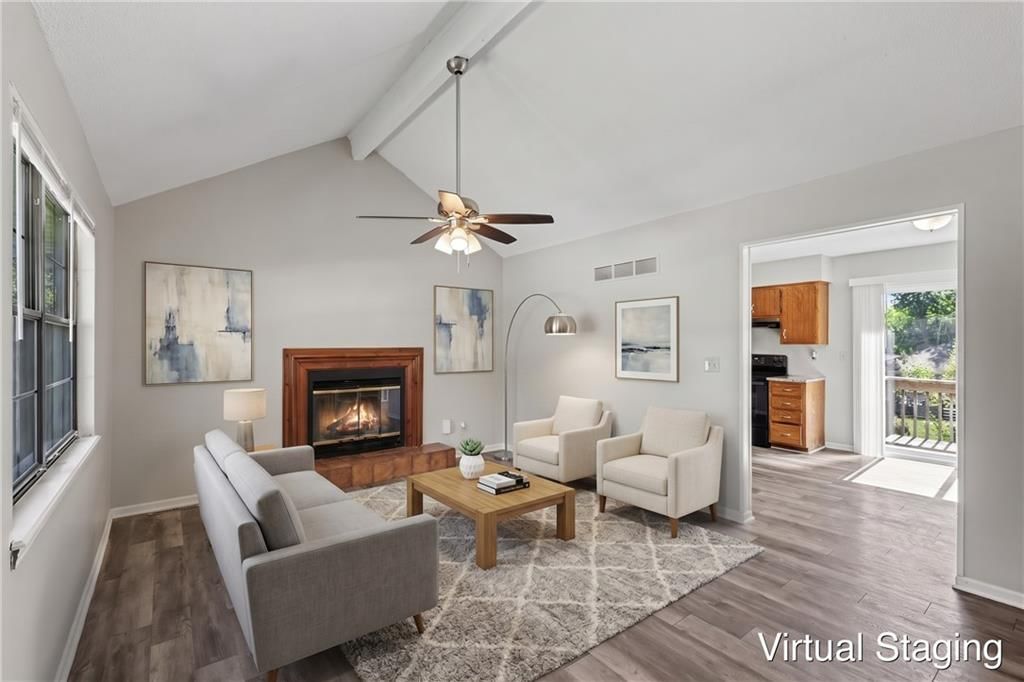 3804 NE Woods Court, Lee's Summit, MO: listing photo 3